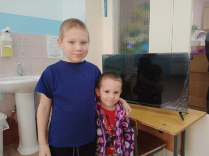 Маленьким пациентам детской больницы Златоуста подарили телевизор