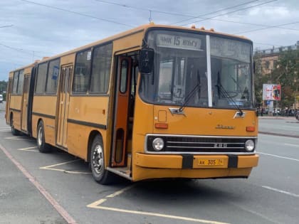 В честь Дня города на улицы Челябинска вышел бесплатный ретро-автобус