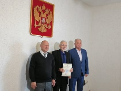 Поздравления и благодарность за многолетний добросовестный труд, значительные успехи в 
профессиональной деятельности, активное участие в общественной жизни прозвучали с утра в ад