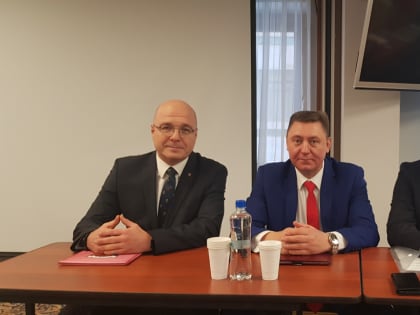 Начальник Управления Минюста России по Челябинской области            А.А. Потапов вручил награды особо отличившимся адвокатам Челябинской области