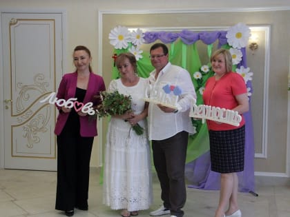 В День семьи, любви и верности четыре копейские пары сыграли свадьбу
