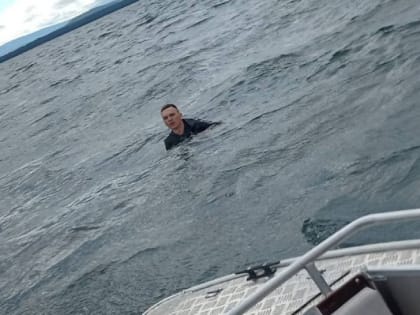 Опасная романтика: на озере Увильды едва не утонула влюблённая пара