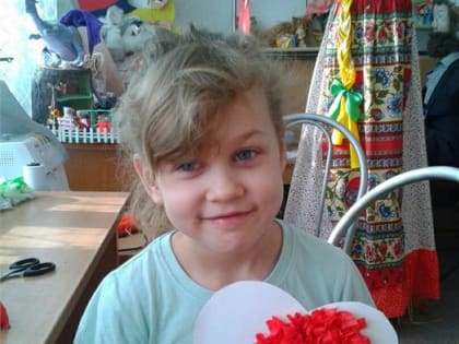 Воспитанники Центра помощи детям г. Троицка создают поделки из бумаги