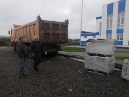 Глава округа проверил ход выполнения работ на Ледовой арене