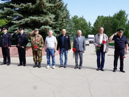 В память о погибших милиционерах из Магнитогорска в городе Аргун возложили цветы