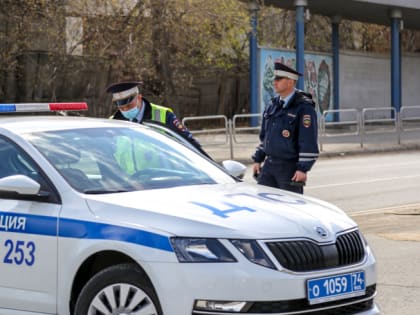 При столкновении двух иномарок в Челябинске пострадала 51-летняя женщина