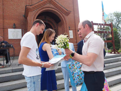 Праздничное мероприятие, посвященное Дню семьи, любви и верности  состоялось у храма Святителя Василия Великого