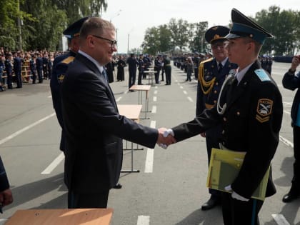 А. Текслер поздравил выпускников военно-воздушной академии