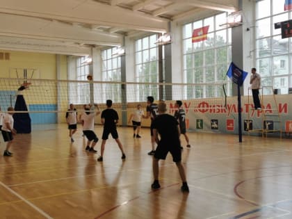 В Трёхгорном депутаты провели дружескую встречу по волейболу с детьми
