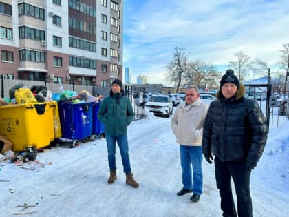 В Советском районе Челябинска из-за припаркованных машин не смогли очистить от мусора 50 площадок