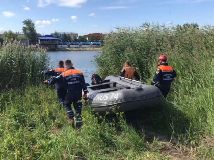 Мужчина утонул во время купания в челябинском карьере