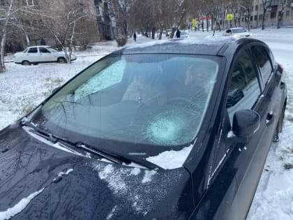 Шла по дороге с ребёнком на руках