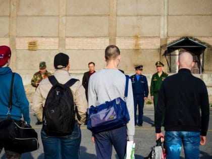 На месяц позже. В России стартовал осенний призыв