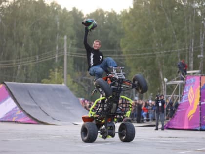 Челябинцам показали грандиозное мотошоу от команды FMX13