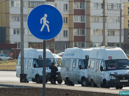 «Выясняются все обстоятельства произошедшего». ГИБДД разыскивает пассажира, который сломал руку, выпав на ходу из маршрутки