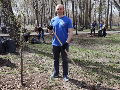 В сквере «Молодёжный» и парке «Сад Победы» прошли массовые субботники
