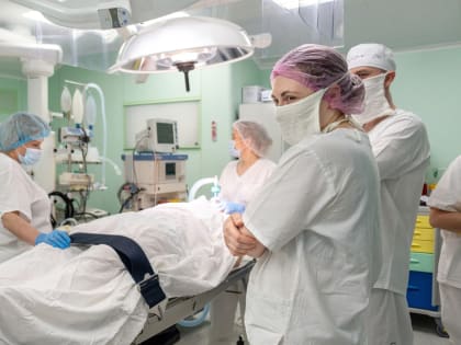 Челябинские хирурги спасли ребенку кисть, которую затянуло в беговую дорожку