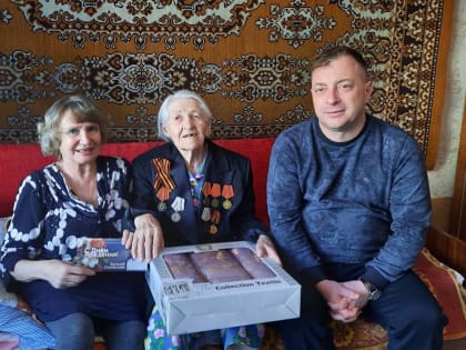 Калининские единороссы поздравили с 96-летием труженицу тыла и ветерана труда