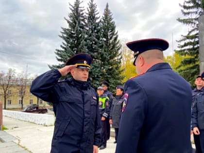 На площади Ленина состоялся гарнизонный развод личного состава Управления МВД