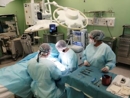 В Челябинске сосудистые хирурги оперируют с помощью робота