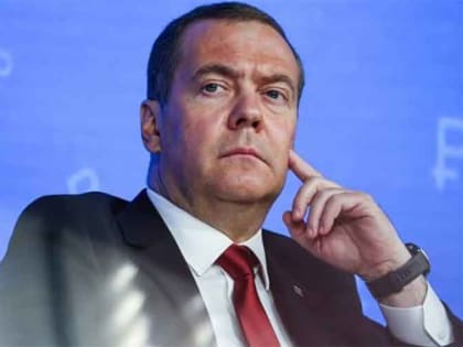 Медведев считает, что НАТО нужно распустить как преступное образование