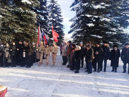 В Усть-Катаве прошел митинг к Дню неизвестного солдата