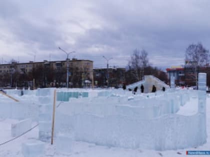 Ледовый городок на главной площади Миасса почти готов