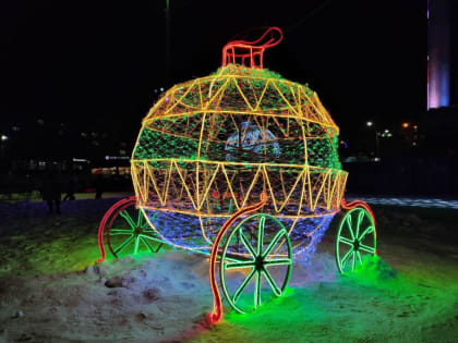 Кремль, ёлка и каток: как выглядит ледовый городок на главной площади города