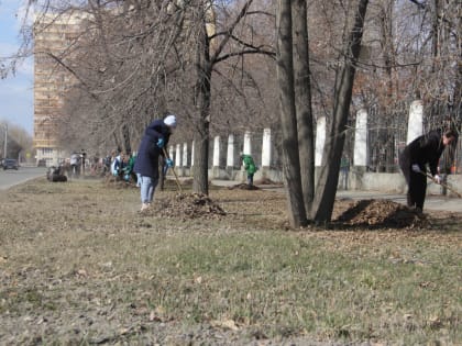 Сотрудники администрации снова вышли на субботник