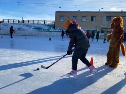 В Карталах прошло открытие ледового катка в рамках партпроекта «Детский спорт»