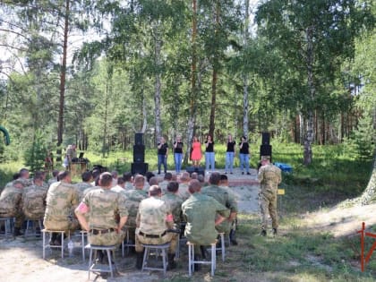 В озёрском соединении Росгвардии состоялся концерт для военнослужащих, находящихся в полевых условиях