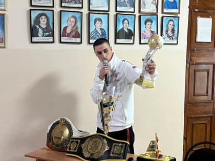 В школе №16 состоялась встреча со знаменитым выпускником