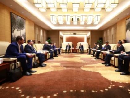 Алексей Текслер во главе региональной делегации работает в Харбине