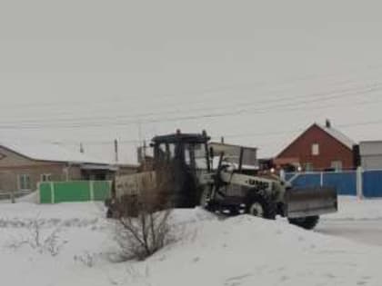 Убирают с дорог колею