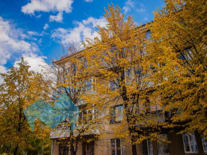 В Магнитогорске наводят порядок: моют остановки и косят траву