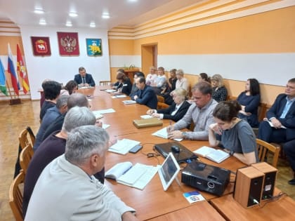 16 октября глава Нязепетровского муниципального района Сергей Кравцов провел очередное расширенное аппаратное совещание