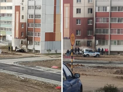 В челябинском микрорайоне под окнами многоэтажки сгорел автомобиль