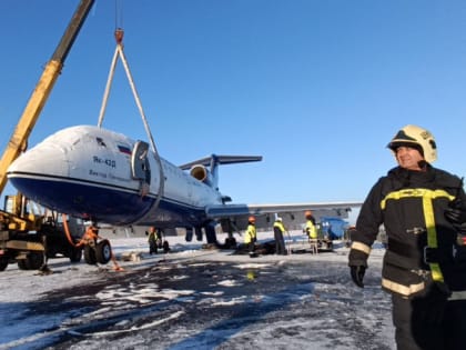 В челябинском аэропорту со взлётной полосы эвакуировали самолёт