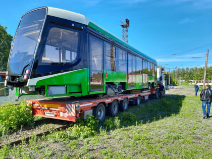 В Челябинск доставлен первый трамвай УКВЗ из партии 2022 года