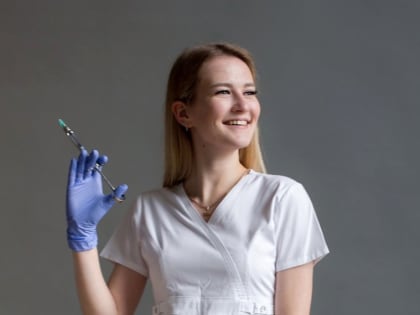 На приёме у молодого хирурга пациенты не сомневаются – сил ей хватит!