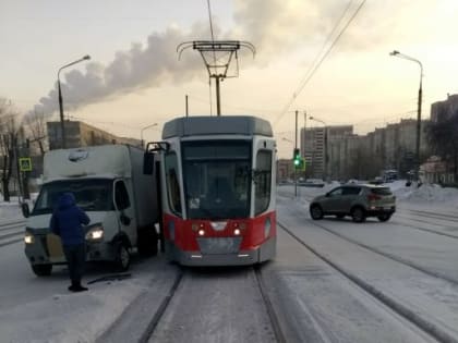 За январские каникулы в Магнитогорске произошло 14 ДТП с участием трамваев