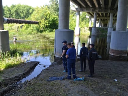 Из реки Миасс в Челябинске достали труп неизвестного мужчины