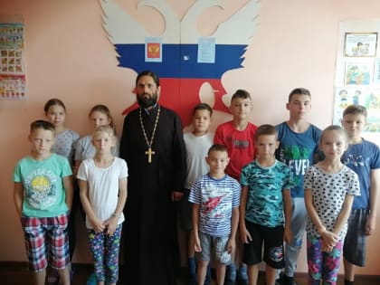 Священник провёл с детьми беседу, посвящённую Дню знаний
