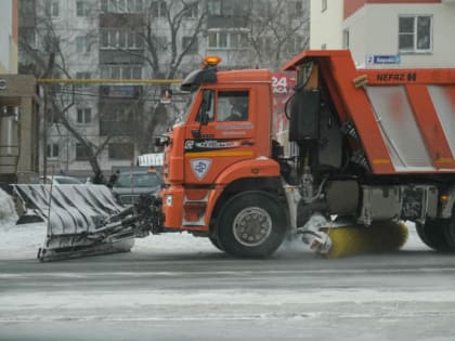 В Челябинске на уборку снега вывели 200 спецмашин