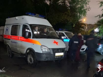 В Магнитогорске на территорию проходной пытался пройти босой мужчина без штанов 
