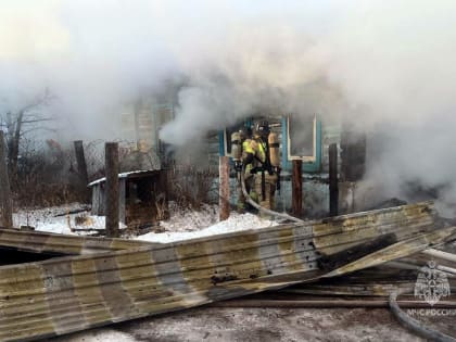 Жилой дом в селе Устиново был полностью охвачен огнем