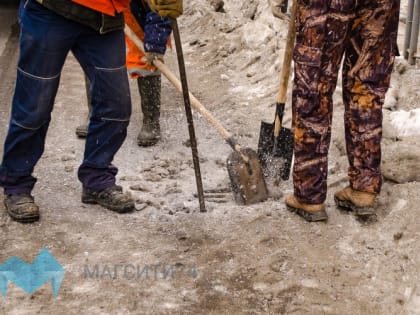 В Магнитогорске мужчина провалился в засыпанный снегом открытый люк колодца