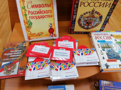 В преддверии Нового года Павел Избрехт вручил маленьким курчатовцам сертификаты в книжный магазин