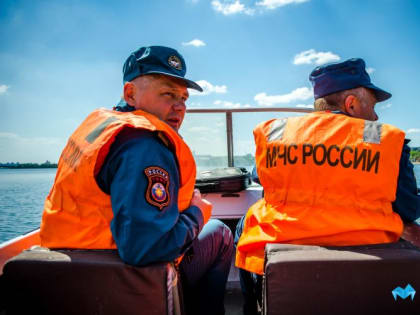 Упал за борт. Южноуральские спасатели прибыли на помощь к рыбаку