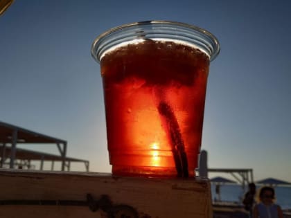 Напитки, о которых пора забыть этим летом, перечислили в Роскачестве